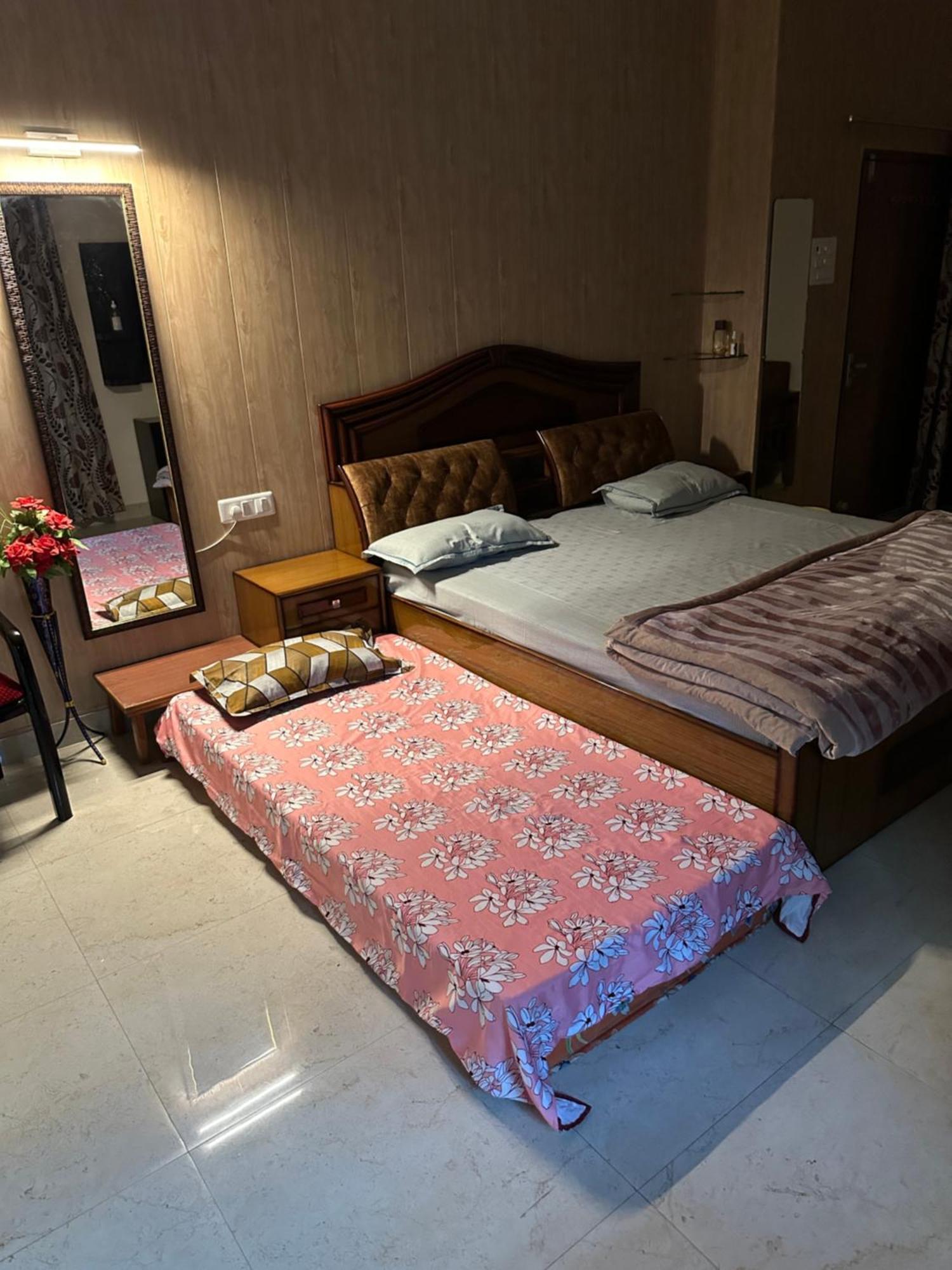 Kaashi Flora - Luxury 3bhk *